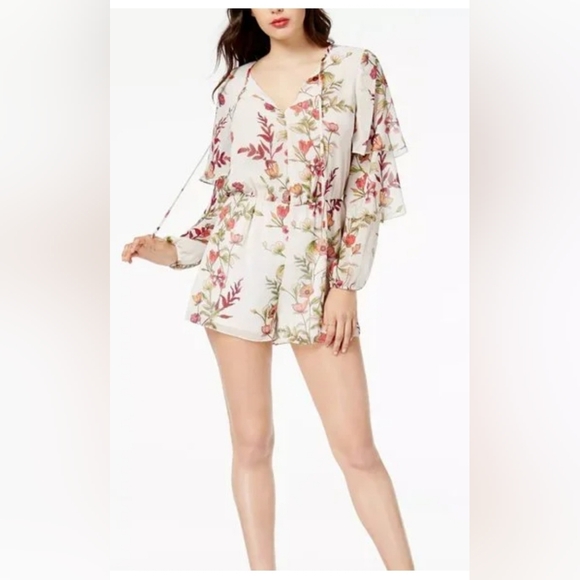 Sold.Guess Floral Romper. Size Large. - Picture 2 of 12